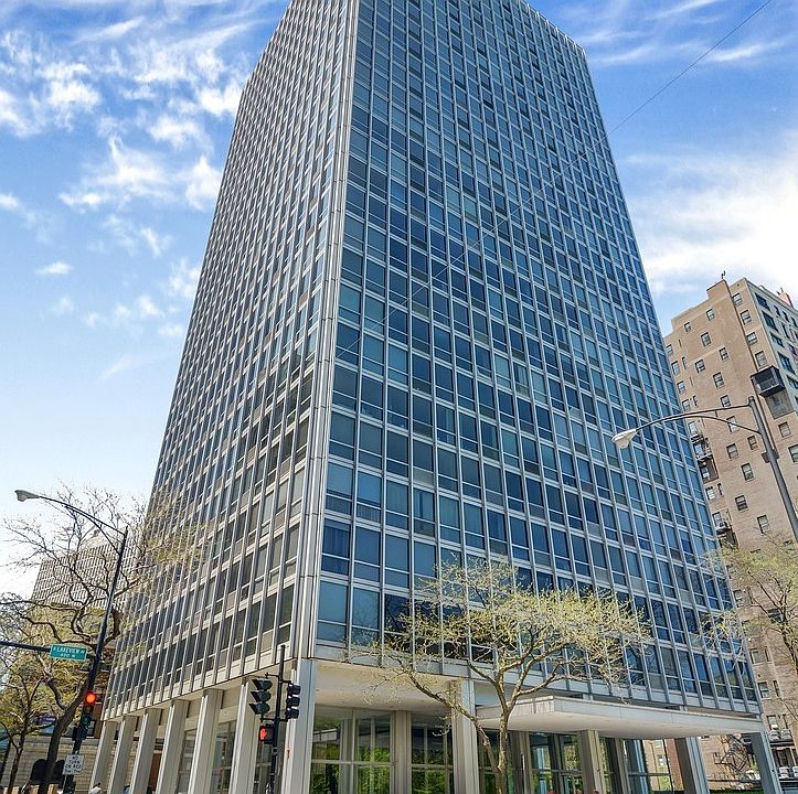 1st image of 2400 N Lakeview Ave APT 1401