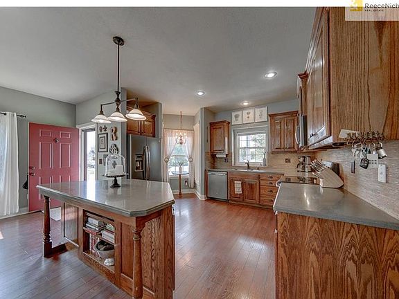 Kitchen with large island