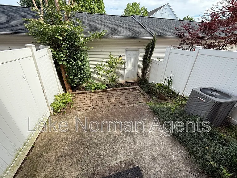 10031 Ansonborough Sq — Photo 16