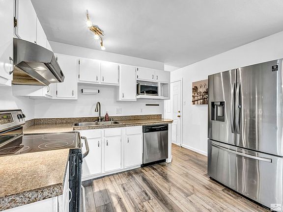 3rd image of 29 E Devere Way
