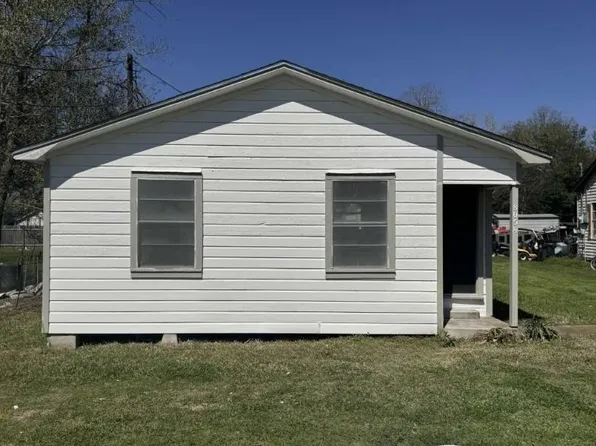 805 E Calhoun St, El Campo, TX 77437