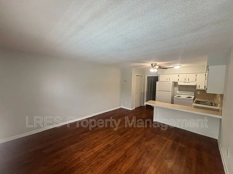 1031 Columbia Ave #G — Photo 3