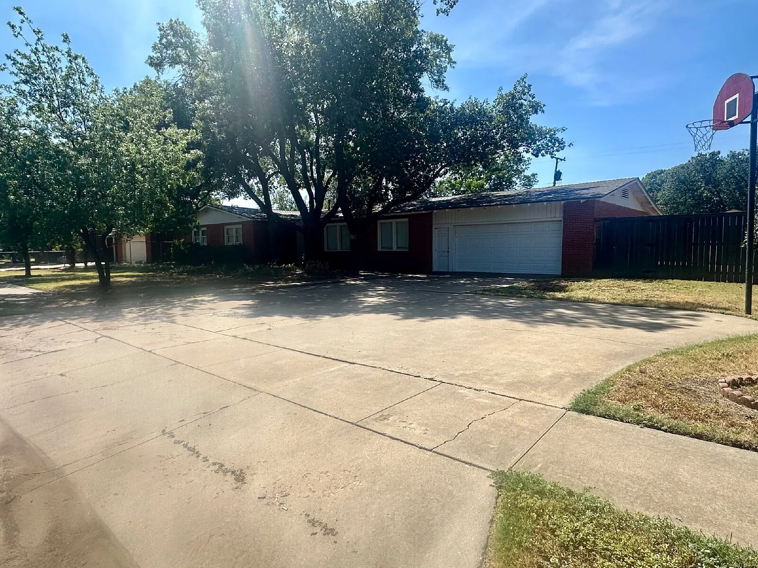 4 bed, 3.0 bath, 3148 sqft, $2,200 — Photo 2