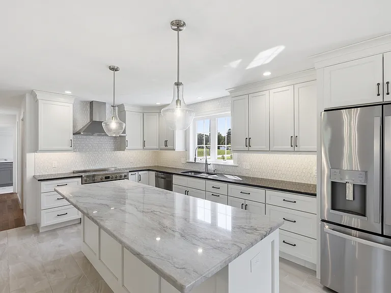 169 Glenwood Rd — Photo 3