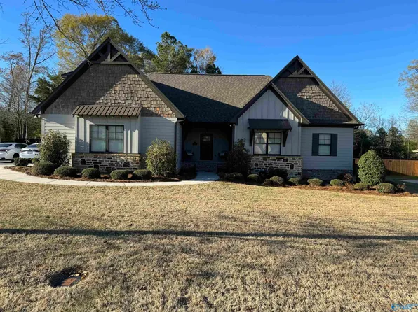 180 Greystone Pass, Guntersville, AL 35976