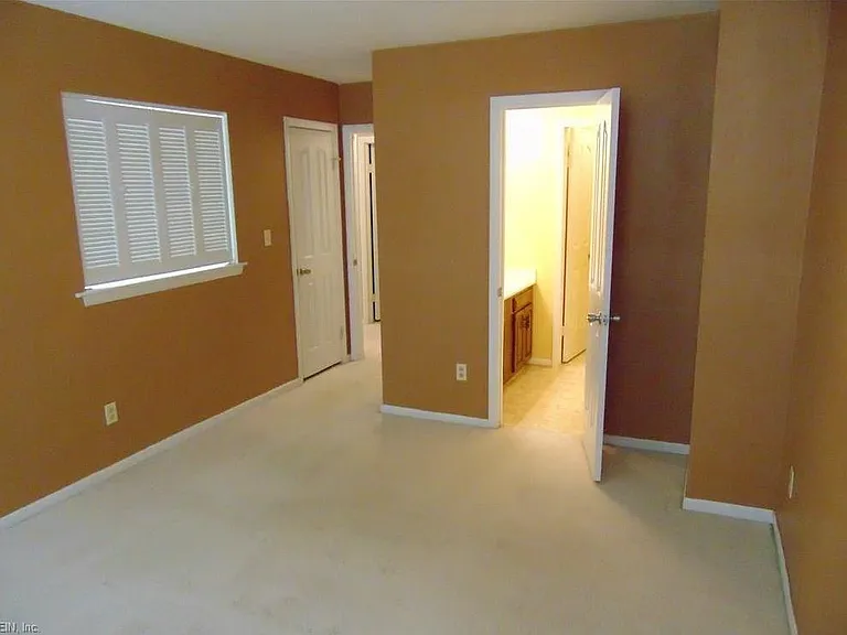 125 Wexford Dr E — Photo 4