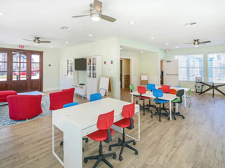 Los Prados Apartment Homes — Photo 21