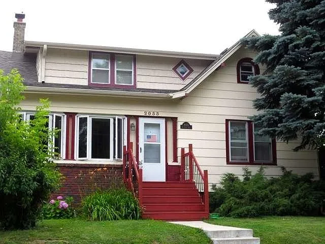 2033 E Leroy Ave photo 1