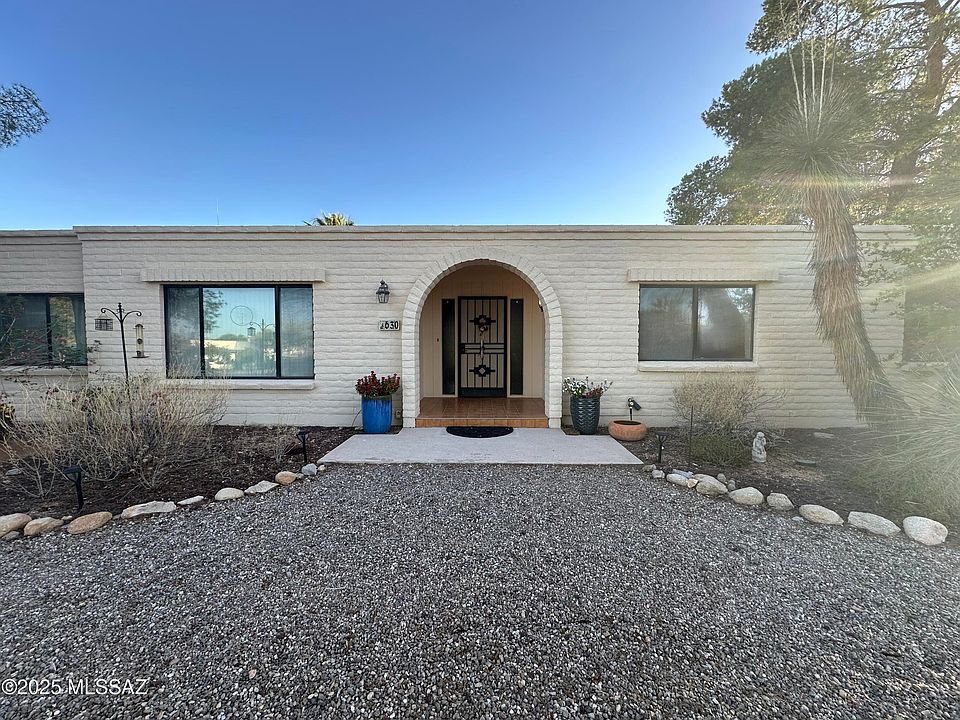 1st image of 630 W Chapala Dr