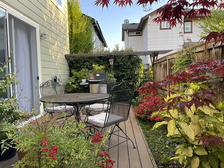 1635 Hamlet Ln — Photo 24