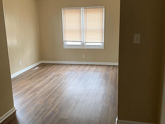 5th image of 24087 Stanford Ave