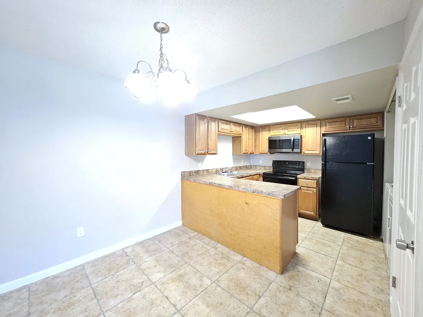 2 bed, 918 sqft, $1,650 — Photo 4