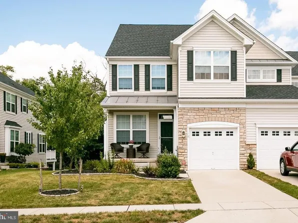 15 Overlook Dr, Mount Laurel, NJ 08054