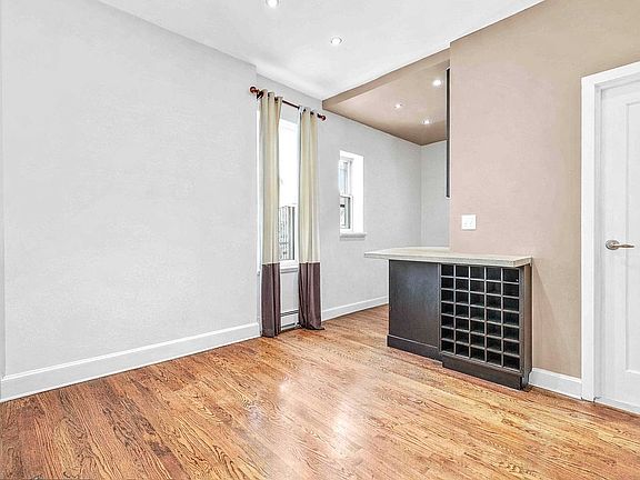 4th image of 582 Throop Ave APT 3B