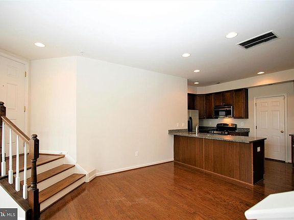 5th image of 7949 Crescent Park Dr