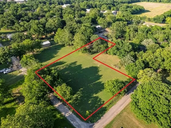 105 S Main St, Bonham, TX 75418