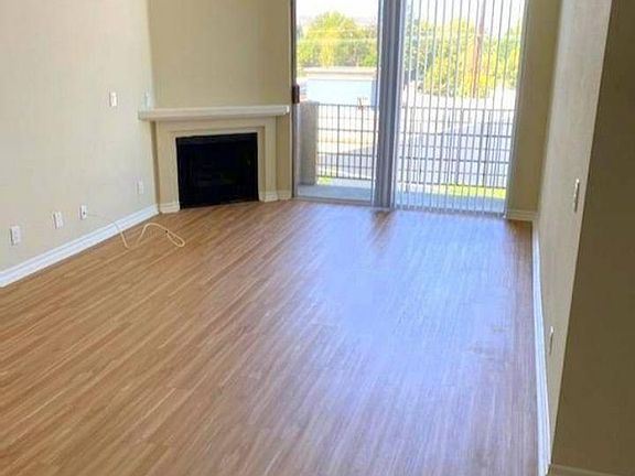 4th image of 22859 Del Valle St #2418