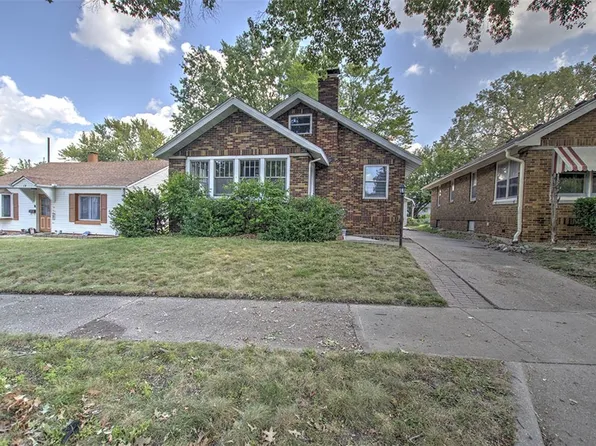 12 East Dr, Decatur, IL 62526