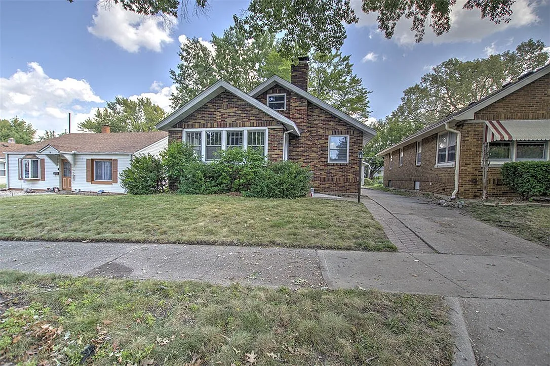 12 East Dr photo 1