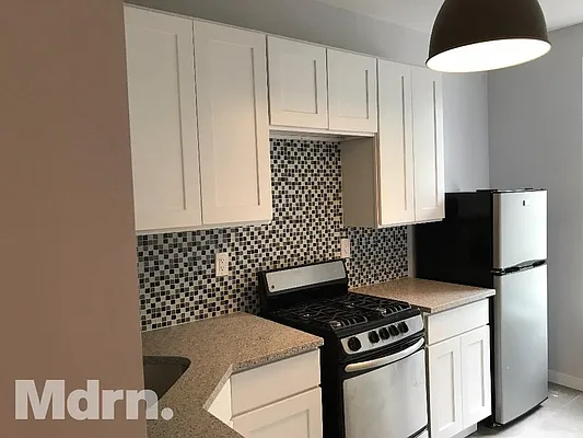 Rented by Mdrn Residential | media 8