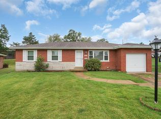 1740 Ontario Dr, Saint Louis, MO 63125