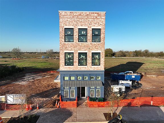 2nd image of 1241 Mercantile St