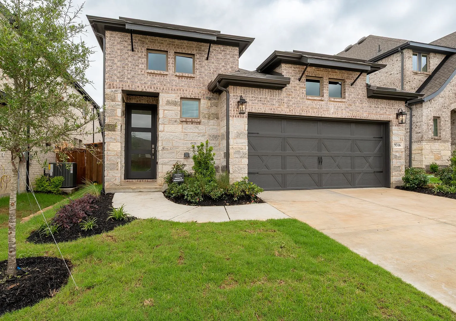9316 Paintbrush Dr — Photo 2