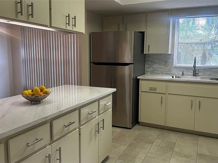 2193 Cork Oak St E — Photo 12