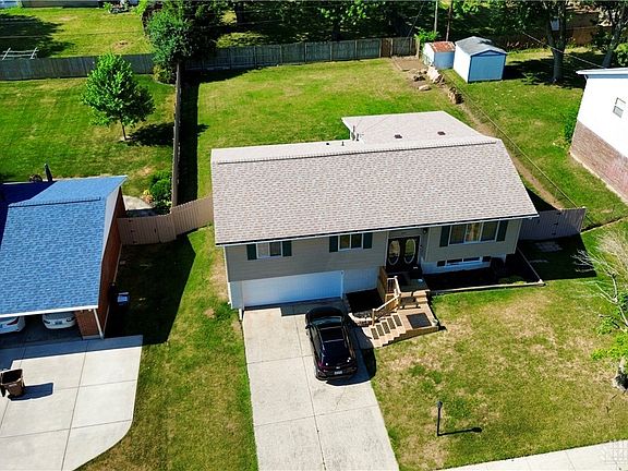 4th image of 264 Woodlawn Dr