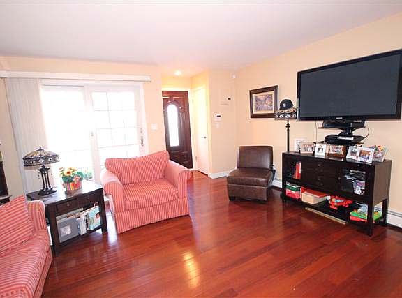 4th image of 2328 E 72nd St