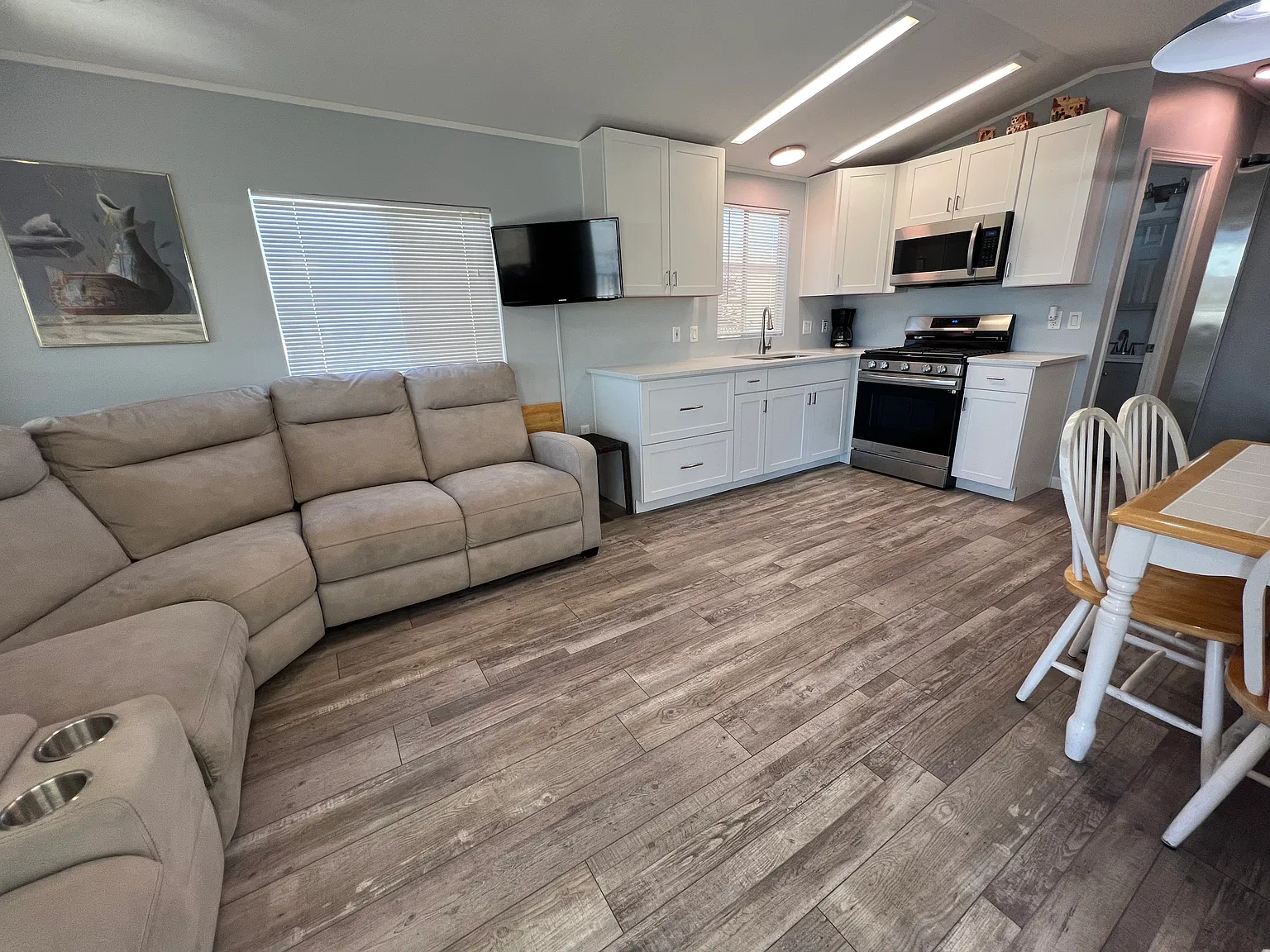2 bed, $3,300 — Photo 4