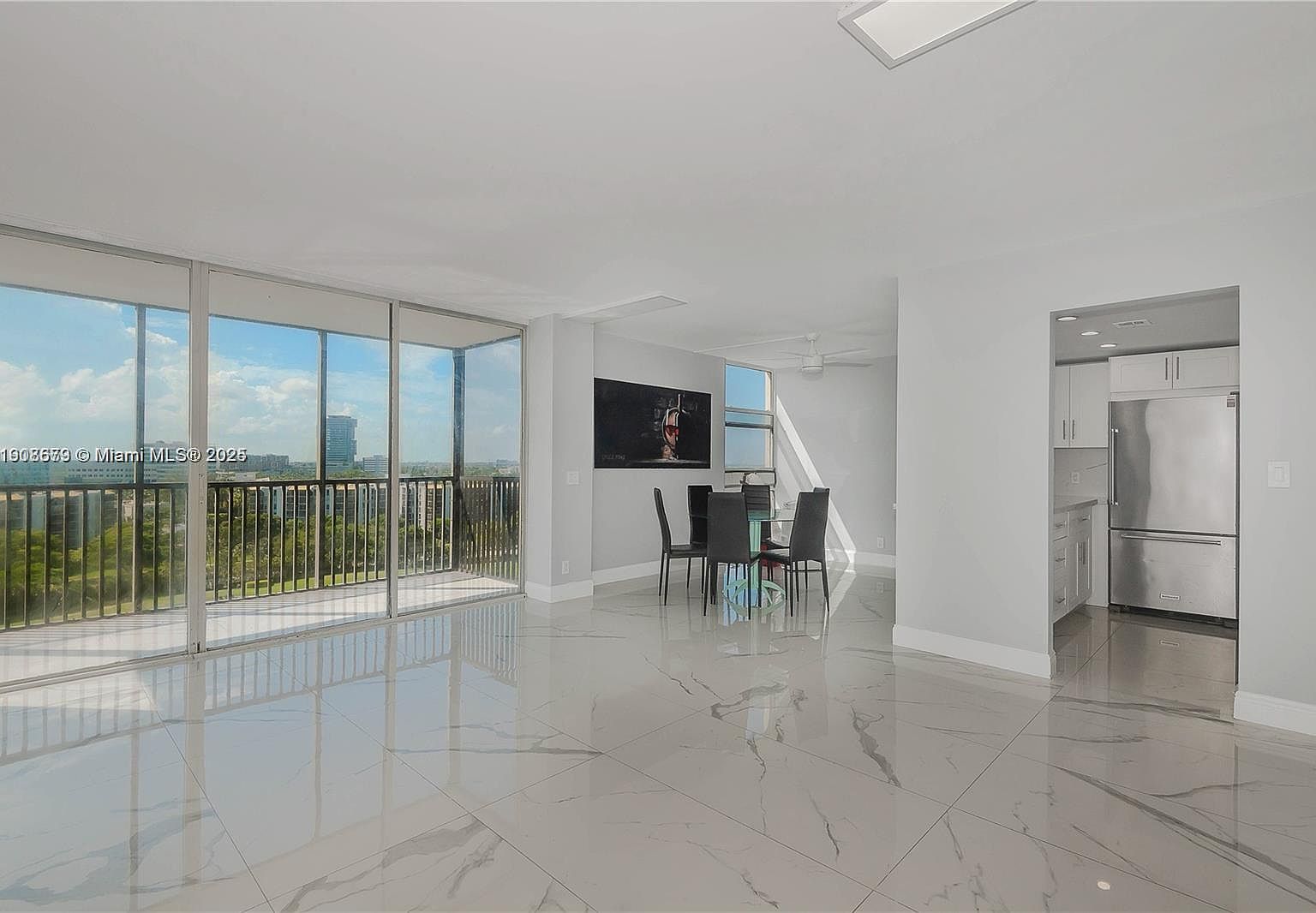 20301 W Country Club Dr APT 1221