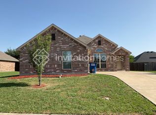 215 Troy Ln, Red Oak, TX 75154