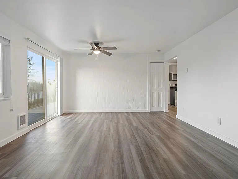 Boulevard 99 Apartments — Photo 32