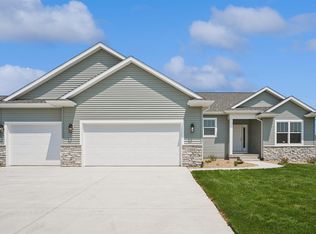 2801 Autumn Woods Dr, Cedar Falls, IA 50613
