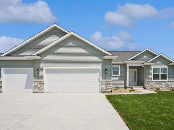2801 Autumn Woods Dr, Cedar Falls, IA 50613