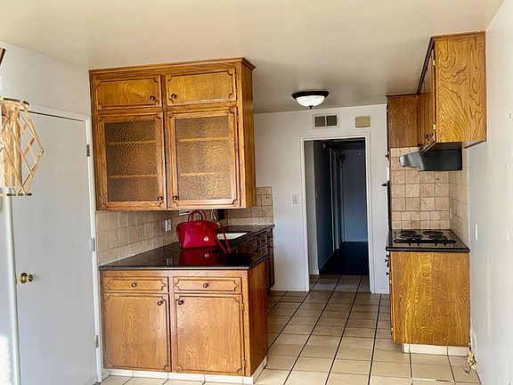 5th image of 2617 W Sussex Way