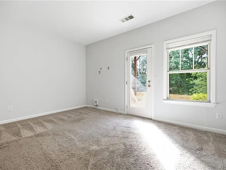 865 Commonwealth Ave SE — Photo 35