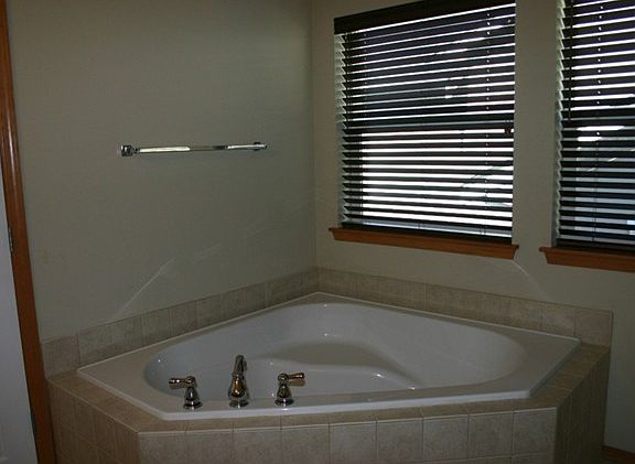 5th image of 320 50th St SE
