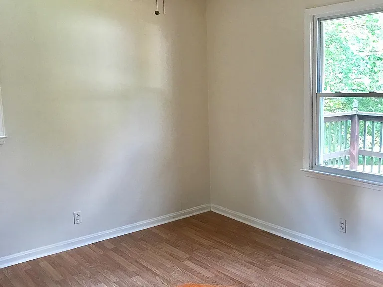220 Highwood Dr — Photo 4