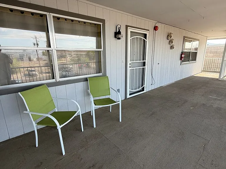 1944 Acoma Blvd W — Photo 18