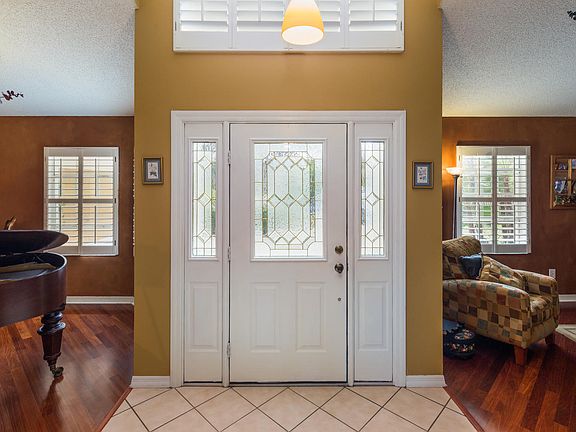 3rd image of 16616 Windsor Park Dr