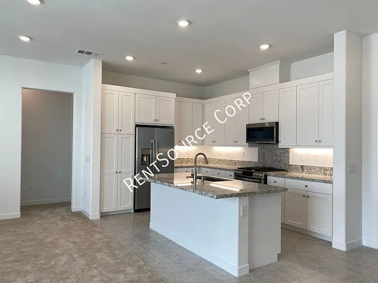 26955 W Prospector Rd #305 — Photo 4