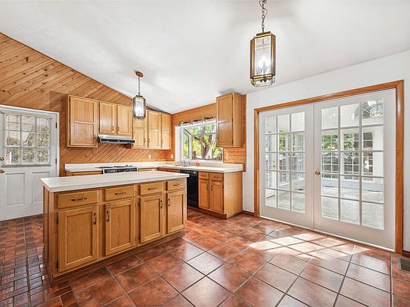 4th image of 823 Westwood Dr