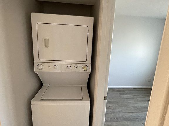 5th image of 210 S Hill Ave #8