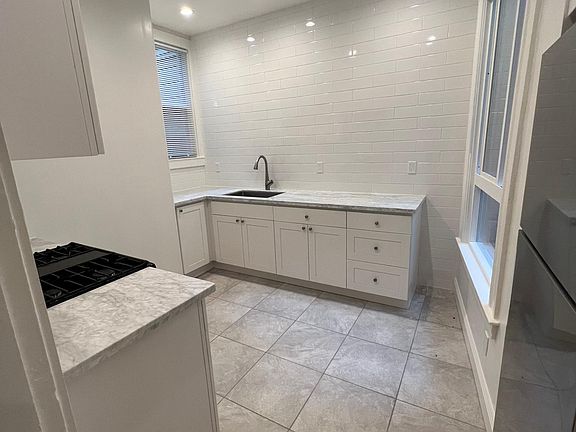 3rd image of 1355 California St APT 4
