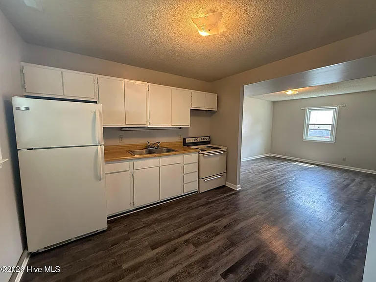 2310 Indian Dr #9 — Photo 2