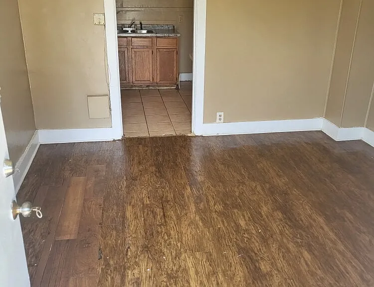 820 Dallas St — Photo 2