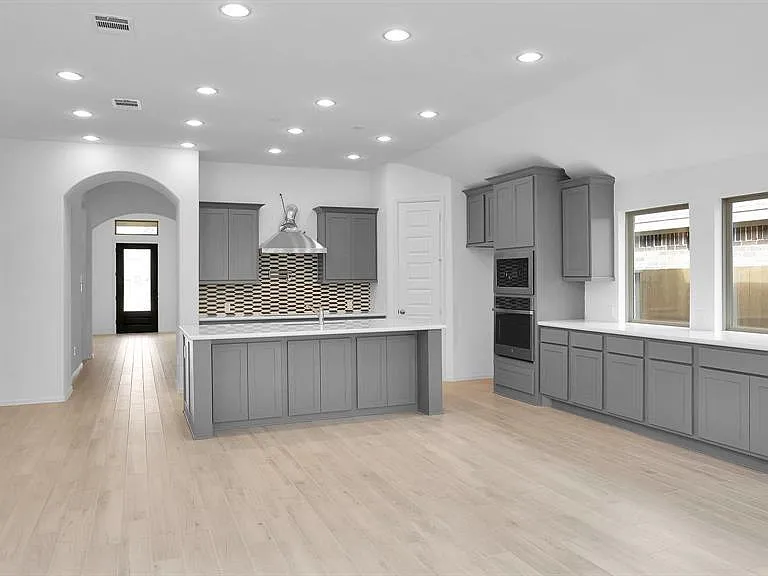 2910 Starling Dr — Photo 6