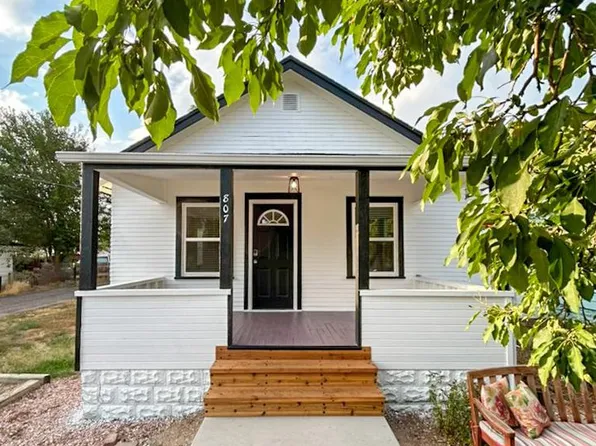 807 40th St, Evans, CO 80620